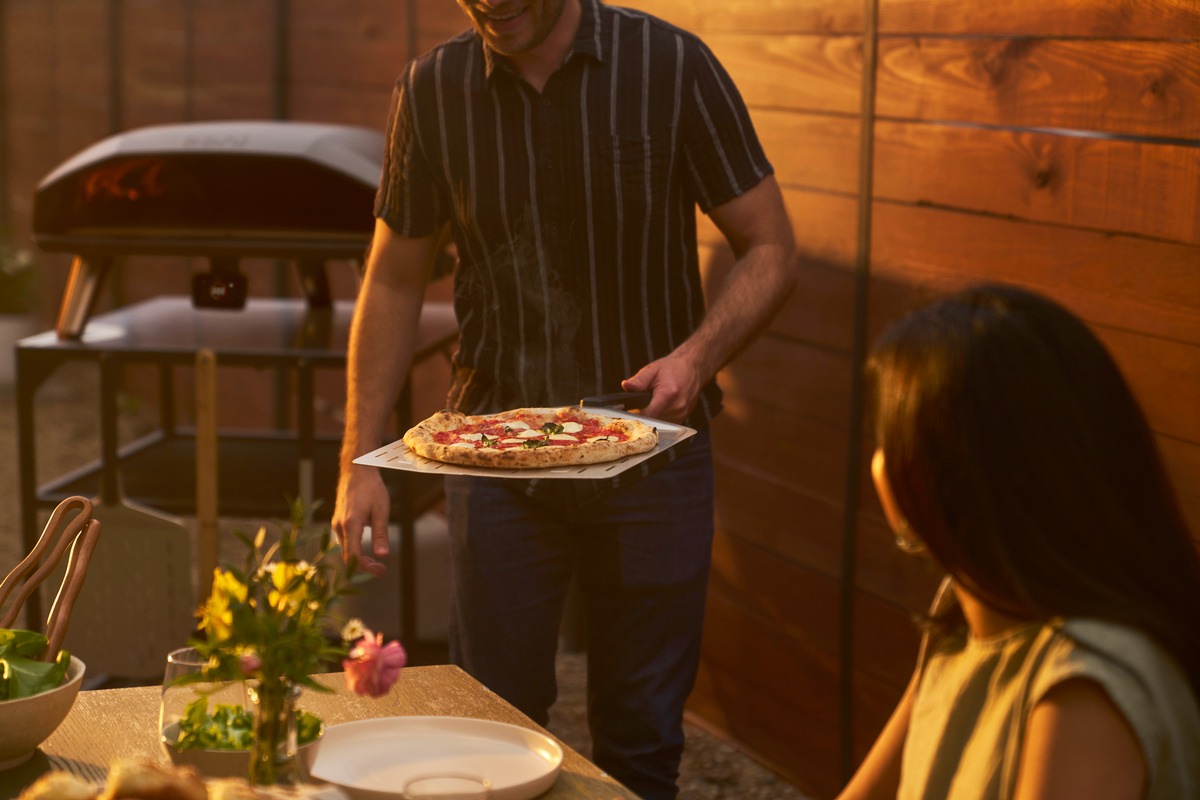 SHARE THE SPARK: Ooni&#039;s Umfrage zeigt, wie das Lieblingsessen Pizza Verbindungen stärkt / Beziehungsexpertin Paula Lambert kommentiert die Ergebnisse