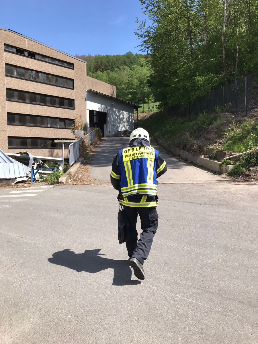 FW-PL: Großübung der Feuerwehr Plettenberg auf ehemaligem Duragelände