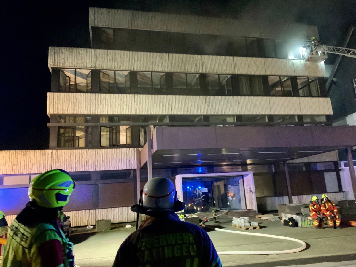 FW Ratingen: Nachbarschaftliche Hilfe in Heiligenhaus