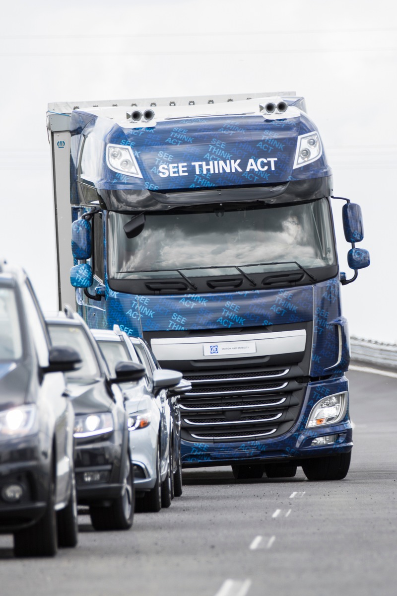 Sieht, denkt und handelt: Der ZF Innovation Truck 2016 mit intelligenten Fahrerassistenzsystemen