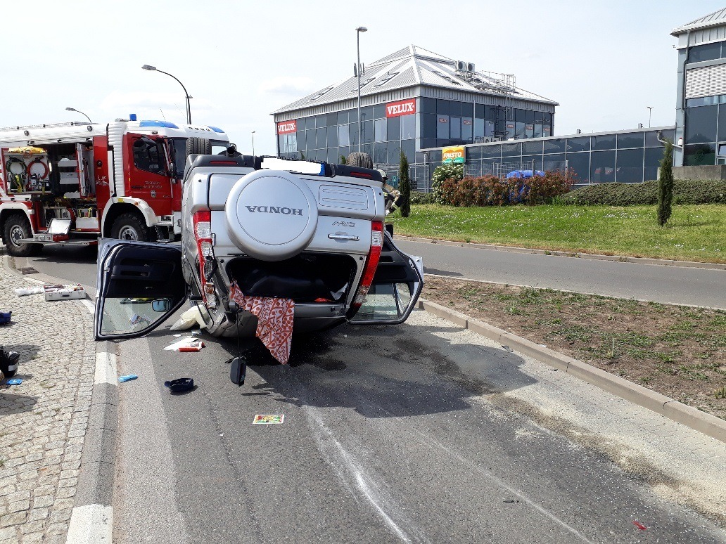 POL-PDNW: Bad Dürkheim. Fahrzeug überschlägt sich - Unfallbeteiligte werden verletzt