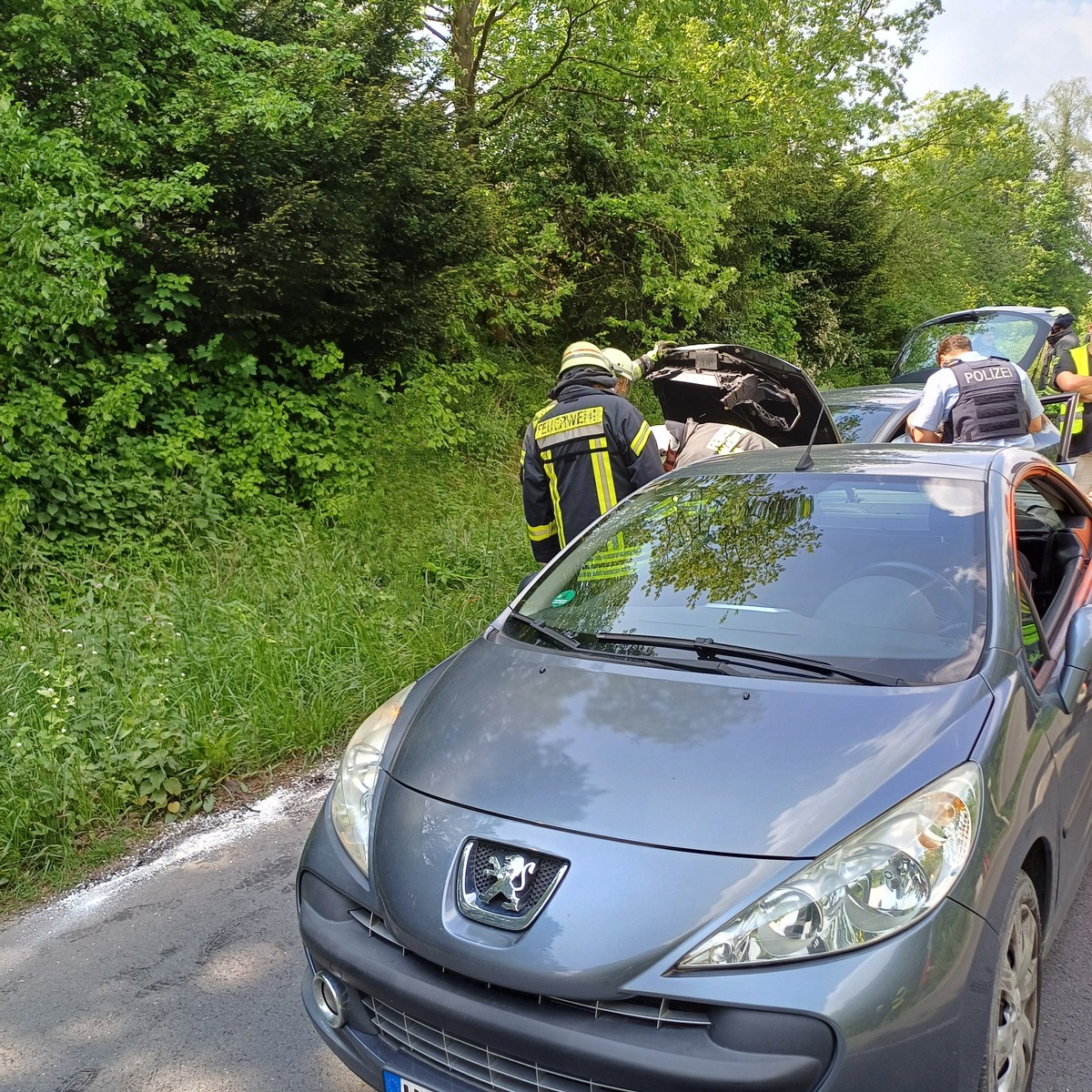 FW-EN: Wetter - zwei Verkehrsunfallfälle im Ortsteil Wengern und ein Hilfeleistungseinsatz auf der Ruhr