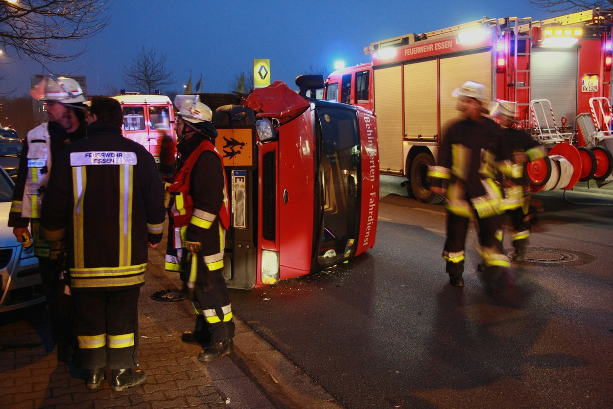 FW-E: Verkehrsunfall in Essen-Stoppenberg, zwei Personen verletzt