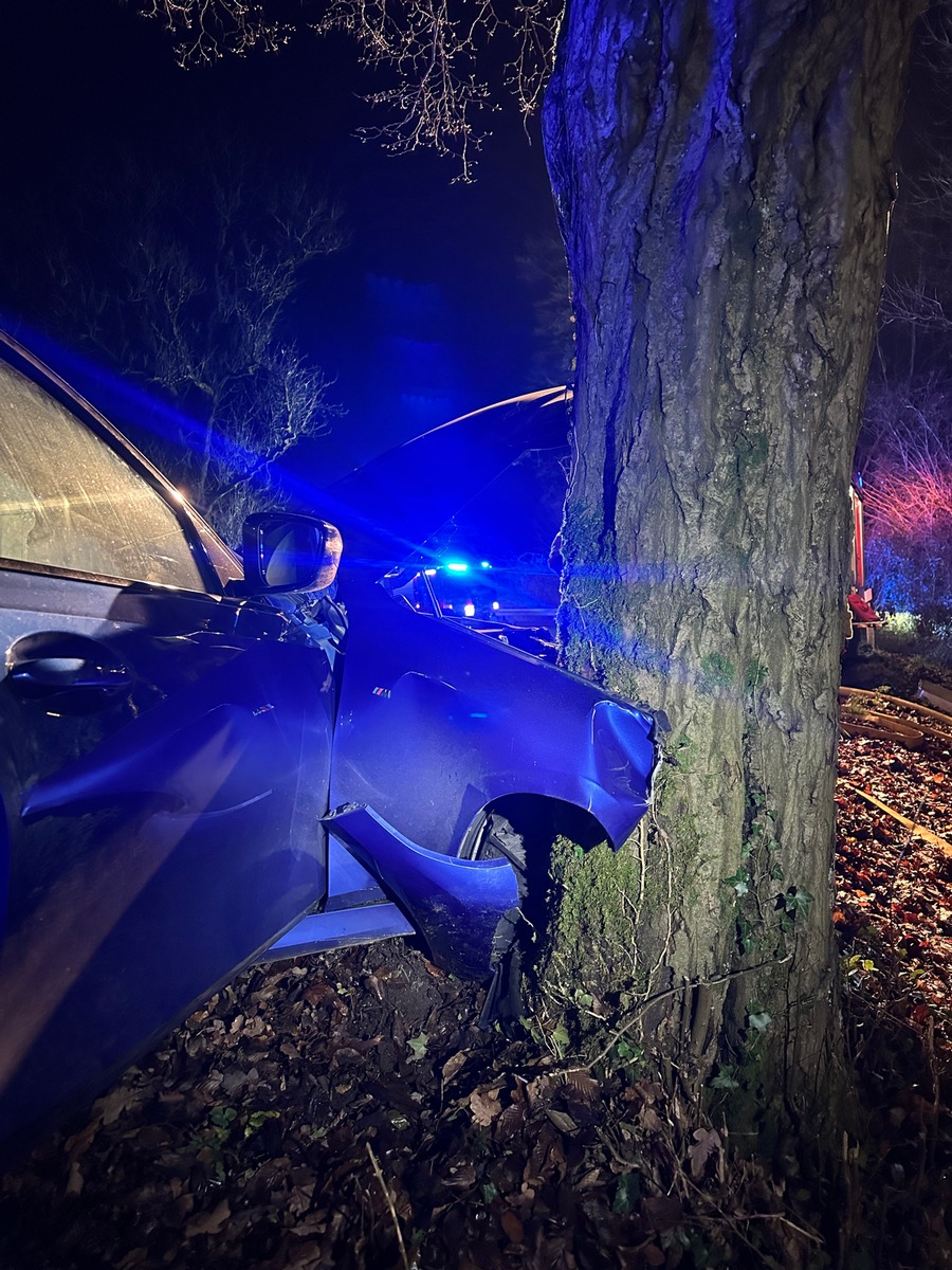 FW-DT: eCall-System meldet Verkehrsunfall - Drei Verletzte