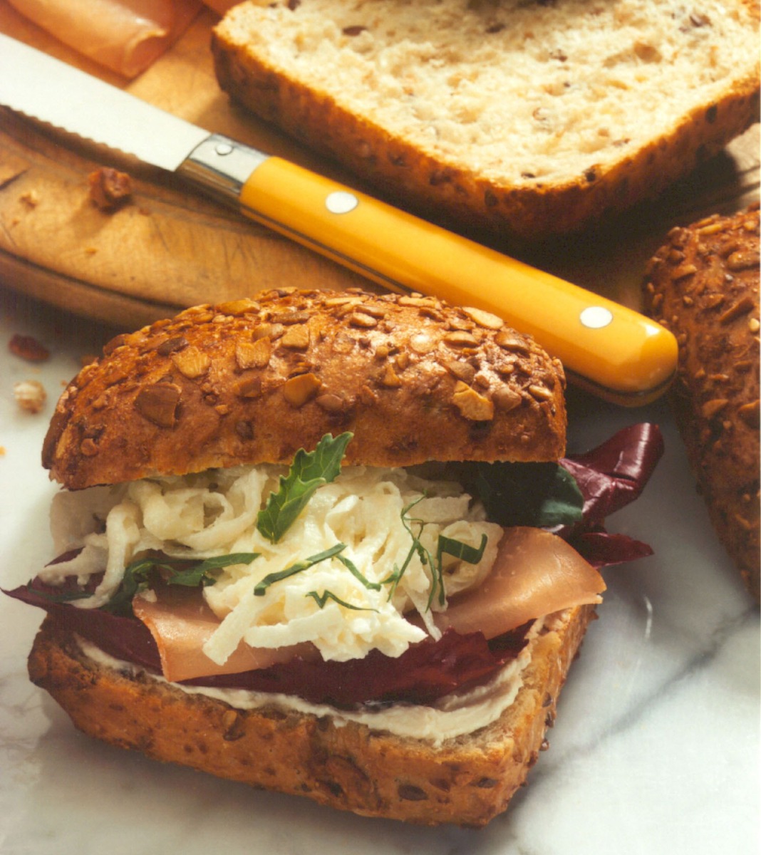 Beim Pausenbrot sind alle einer Meinung: Einfach Spitze für die Schule! / Rezept für ein Pausen-Power-Brötchen