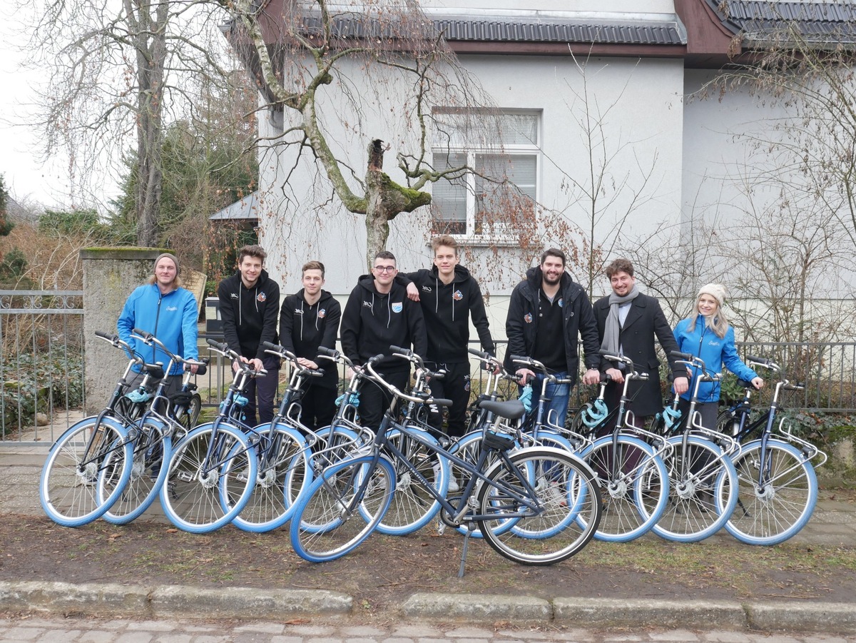 Pressemitteilung: Swapfiets macht die Mitteldeutsche Basketball Academy in Weißenfels mobil