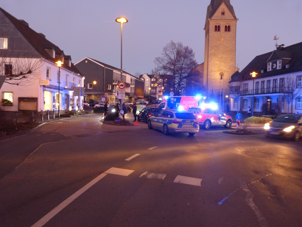 POL-GM: 16022019- 152 Verkehrsunfall mit Personenschaden
16- jährige Fußgängerin erlitt schwere Verletzungen