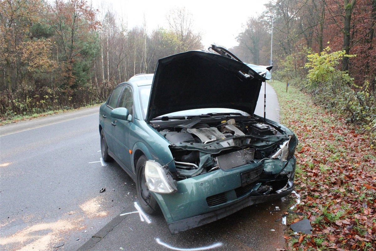 POL-RBK: Bergisch Gladbach - Fahrer wird schwarz vor Augen - Frontalzusammenstoß im Gegenverkehr