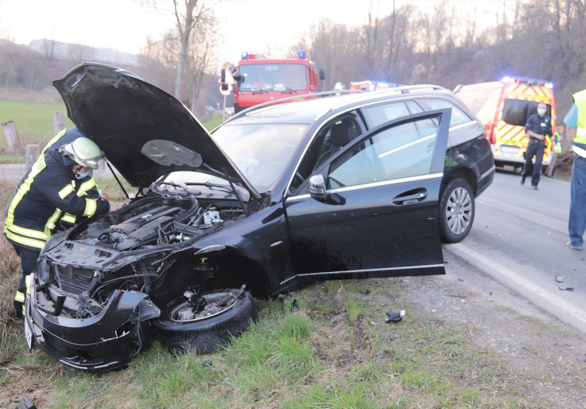 POL-HX: Unfall mit drei Verletzten