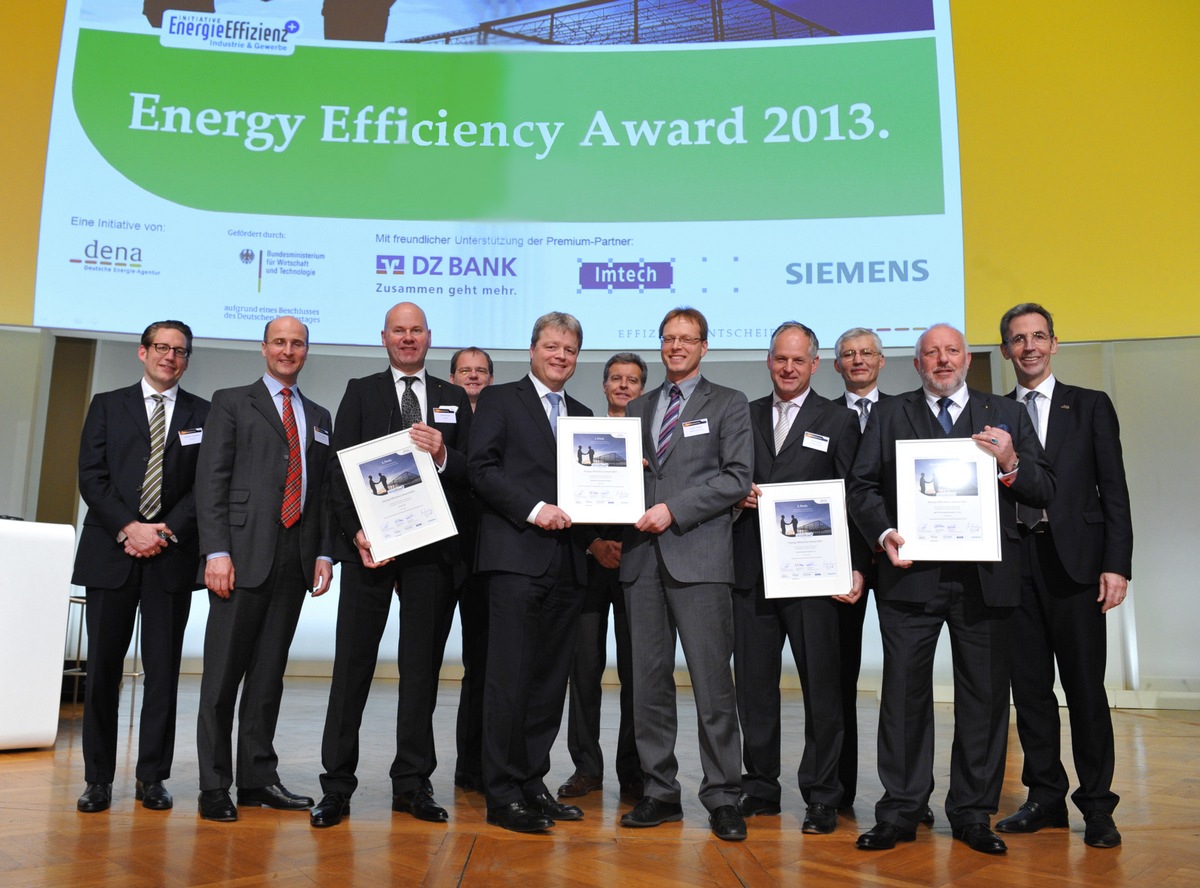 dena verleiht Energy Efficiency Award 2013 / Preise für herausragende Energieeffizienzprojekte von Salzgitter Flachstahl, erecon, Caféhaus LANGES und EJOT Fastening Systems (FOTO)