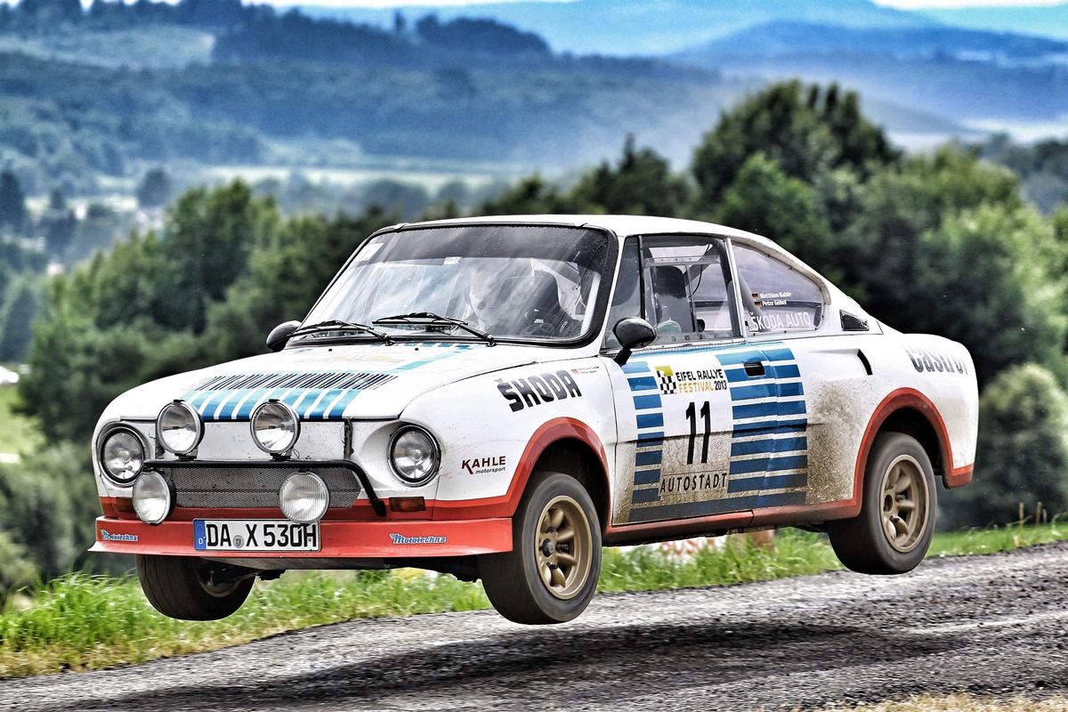 Matthias Kahle mit legendärem ŠKODA 130 RS beim Eifel Rallye Festival am Start