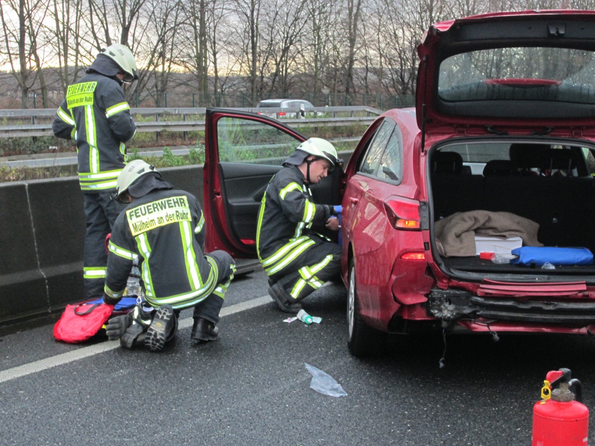 FW-MH: Verkehrsunfall BAB40 Fahrtrichtung Duisburg