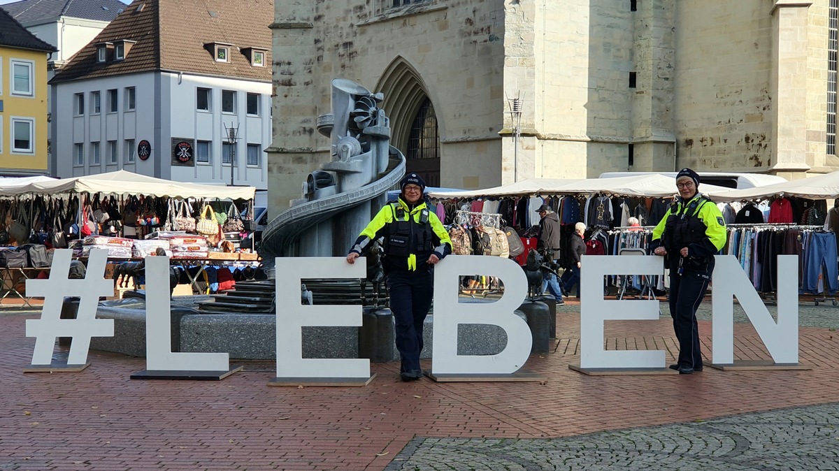 POL-HAM: #LEBEN - Polizei Hamm zieht mit Präventionsaktion für mehr Sicherheit im Straßenverkehr durch die Stadt