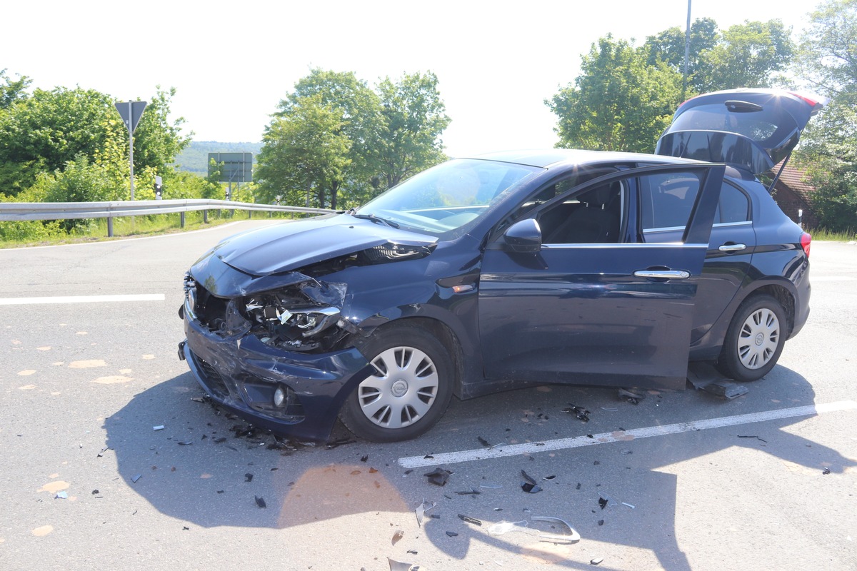 POL-HX: Zwei Verletzte nach Unfall