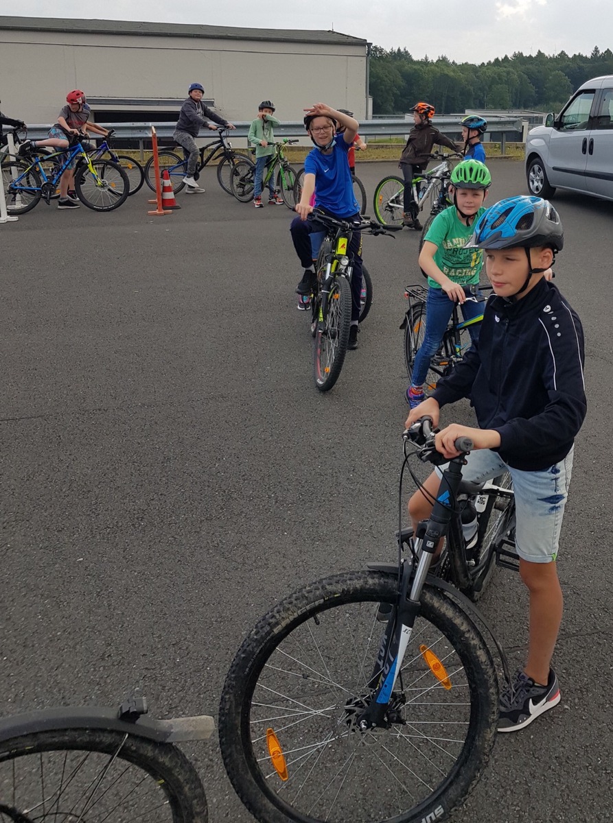 POL-HX: Fahrradturnier für Kinder vom Kinderferienspass Steinheim/ Nieheim