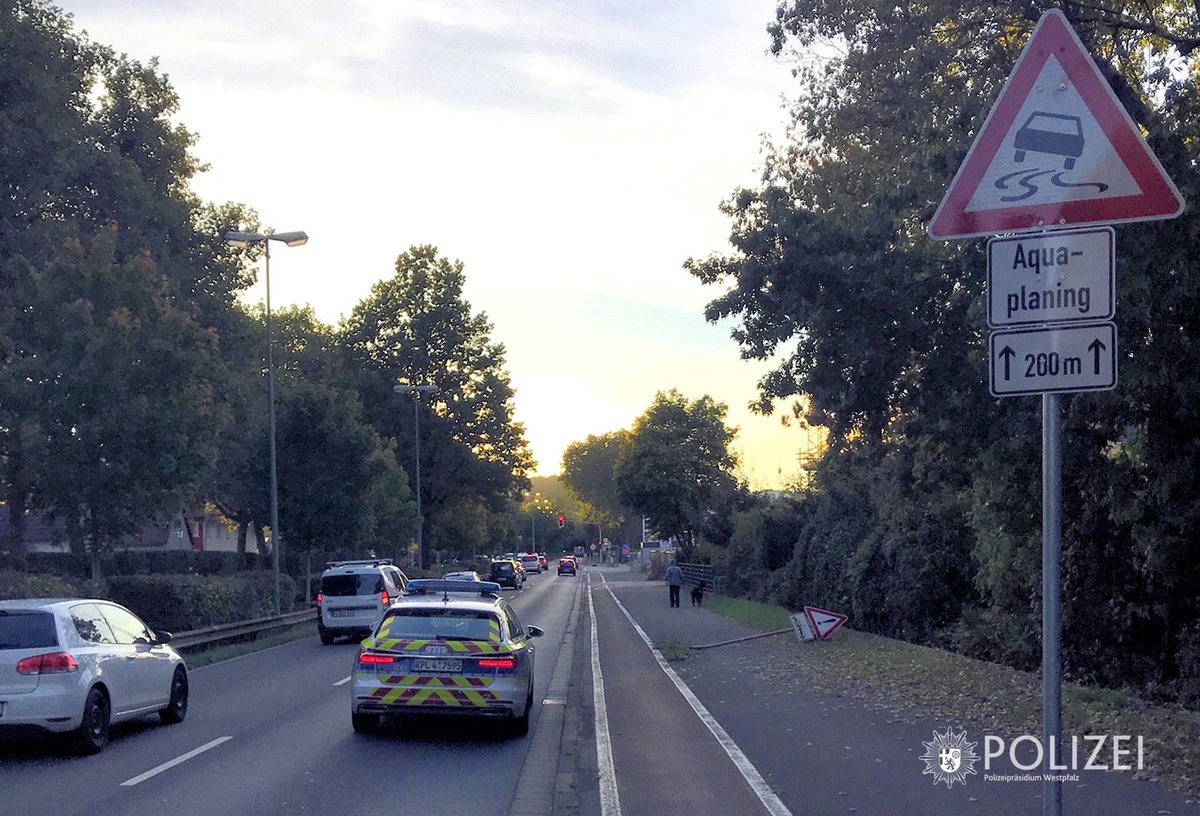 POL-PPWP: Wer hat das Verkehrszeichen &quot;zerlegt&quot;?