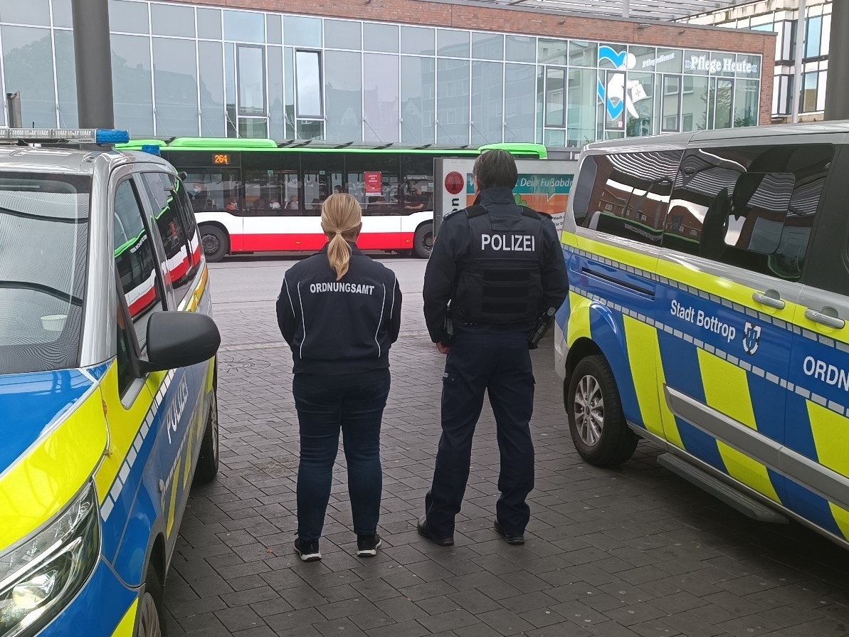 POL-RE: Bottrop: Erfolgreicher Schwerpunkteinsatz am ZOB Bottrop zusammen mit dem KOD der Stadt Bottrop