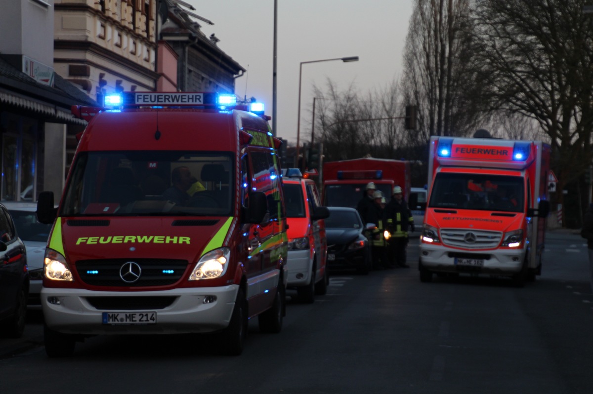 FW Menden: Brandeinsatz - Küchenbrand mit mehrfacher Menschenrettung