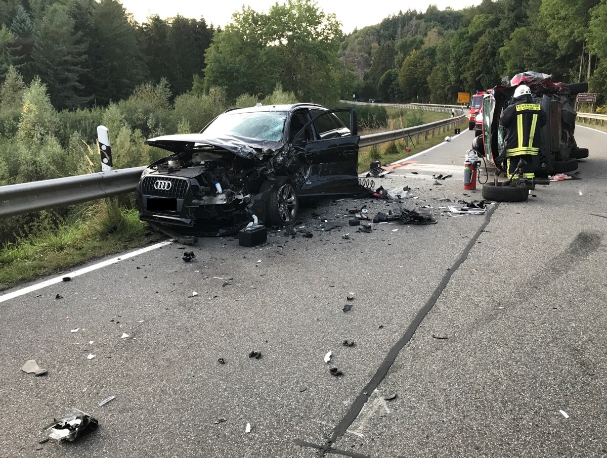 POL-PDKL: Fünf verletzte Personen bei Verkehrsunfall auf B48