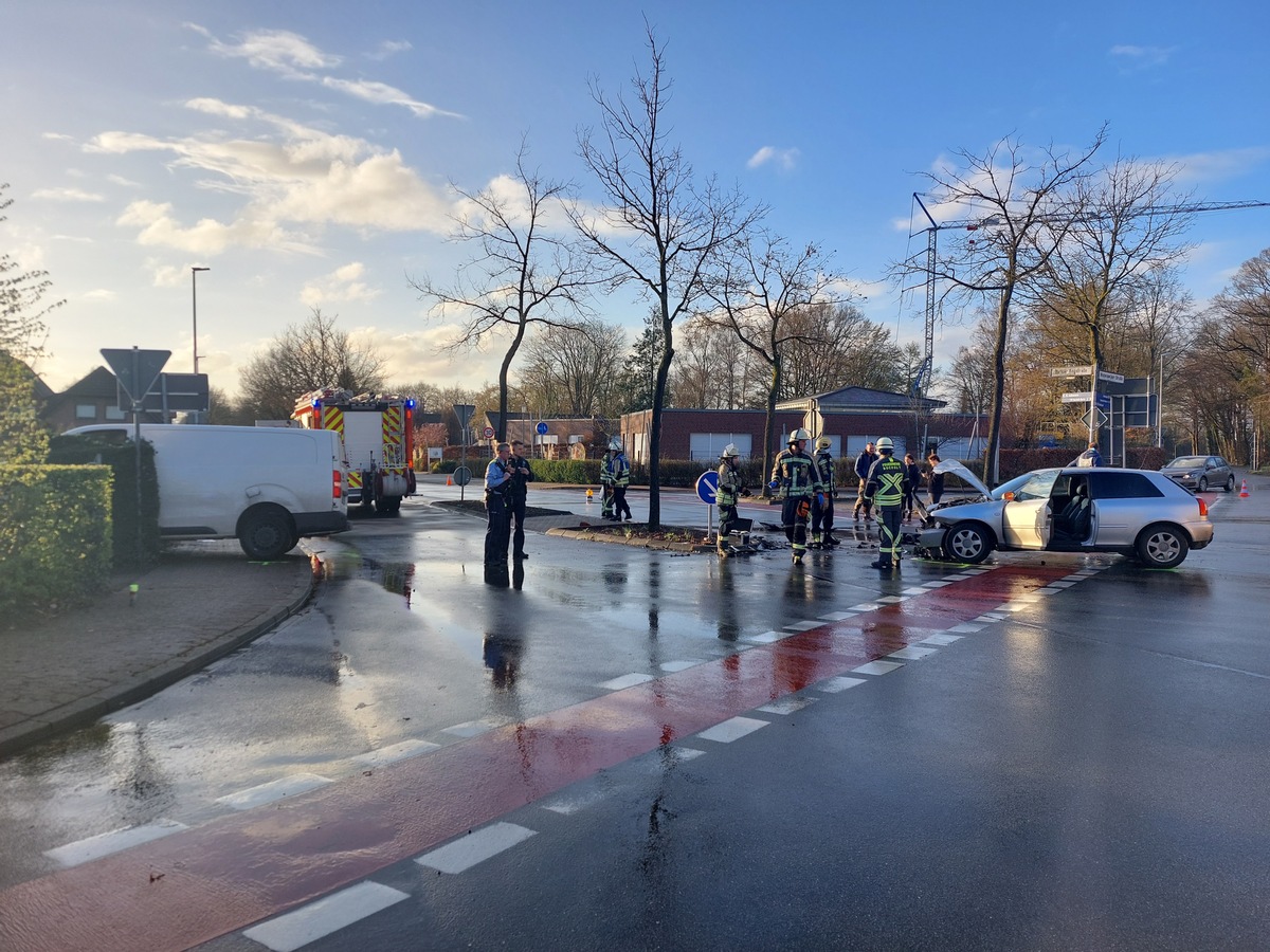 FW Bocholt: Verkehrsunfall in Bocholt Barlo