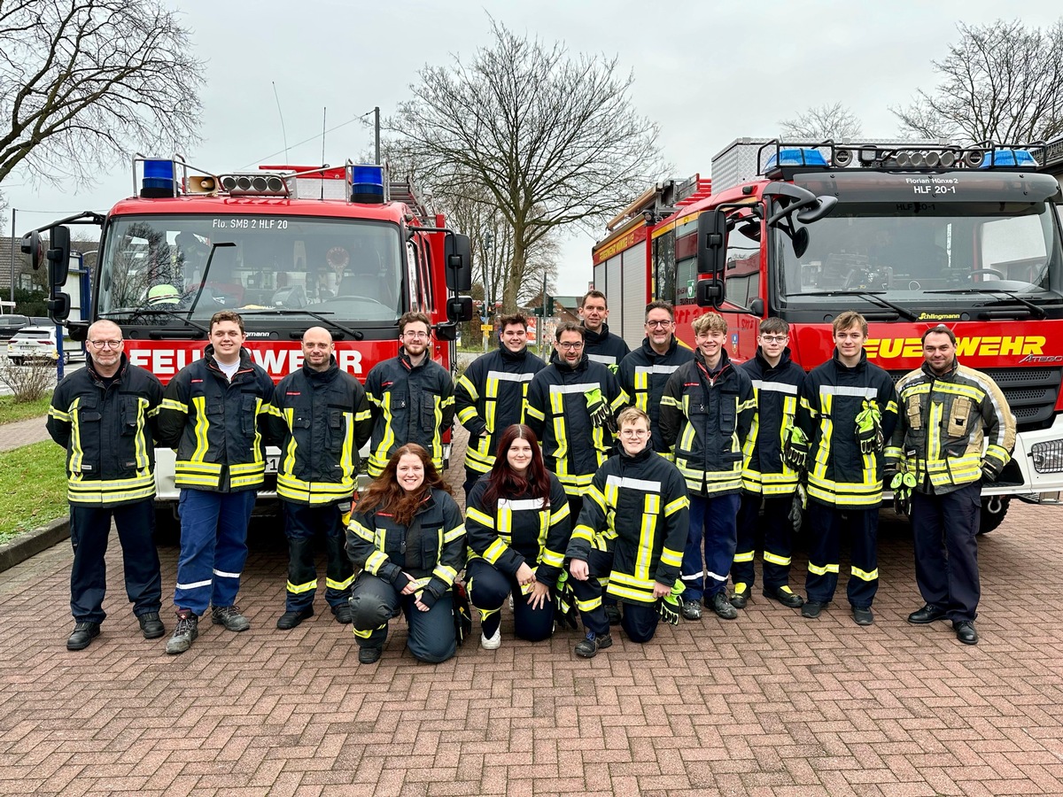 FW Hünxe: 13 neu ausgebildete Einsatzkräfte für die Feuerwehren Hünxe und Schermbeck