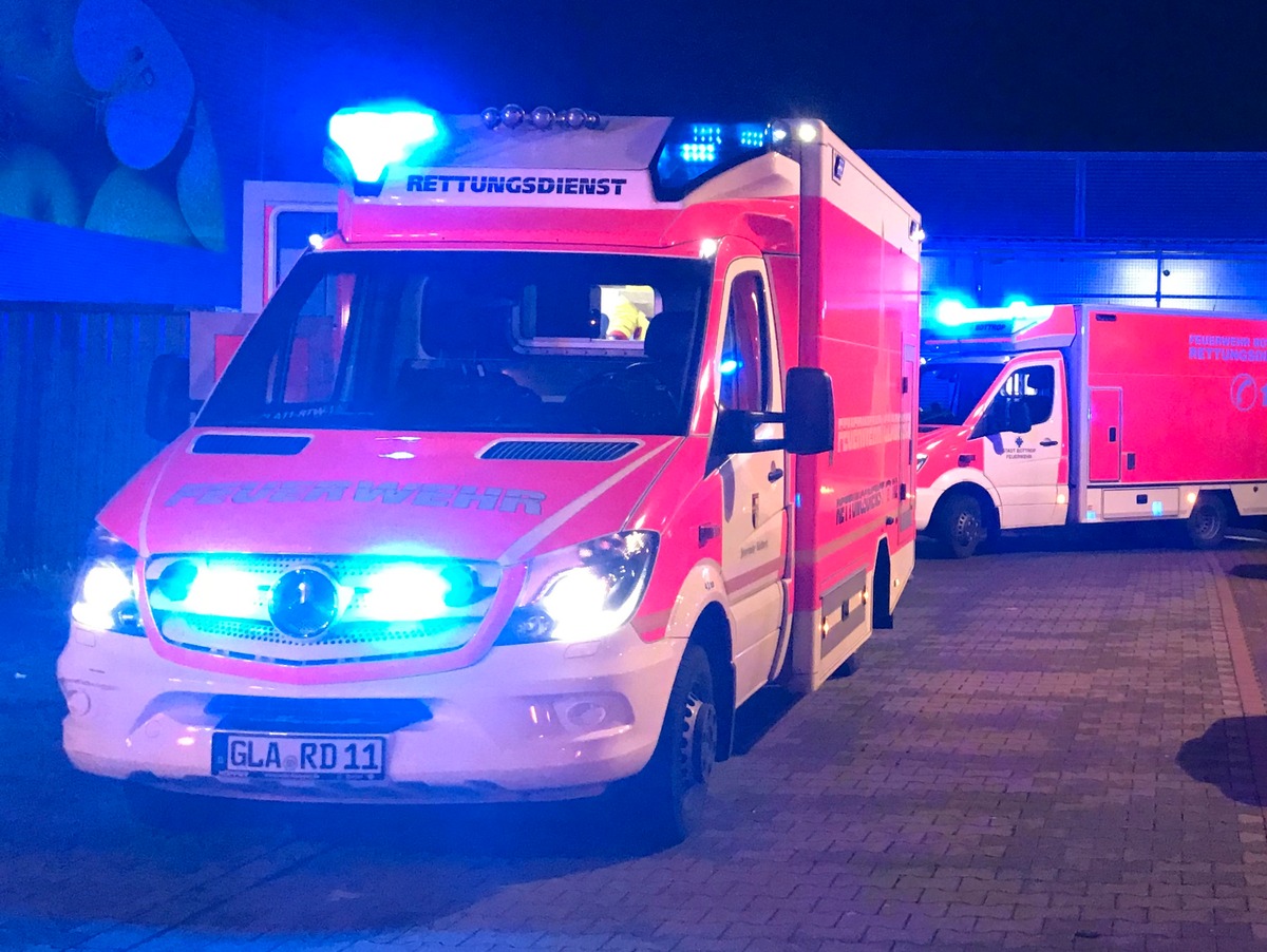 FW-GLA: 3 Verletzte bei Verkehrsunfall in Gladbeck