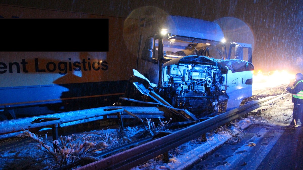 API-TH: LKW-Unfall mit hohem Sachschaden