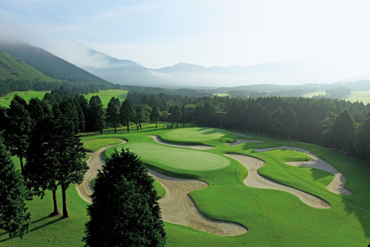 Fast 2500 Parcours: Golfen im weitläufigen Land der aufgehenden Sonne