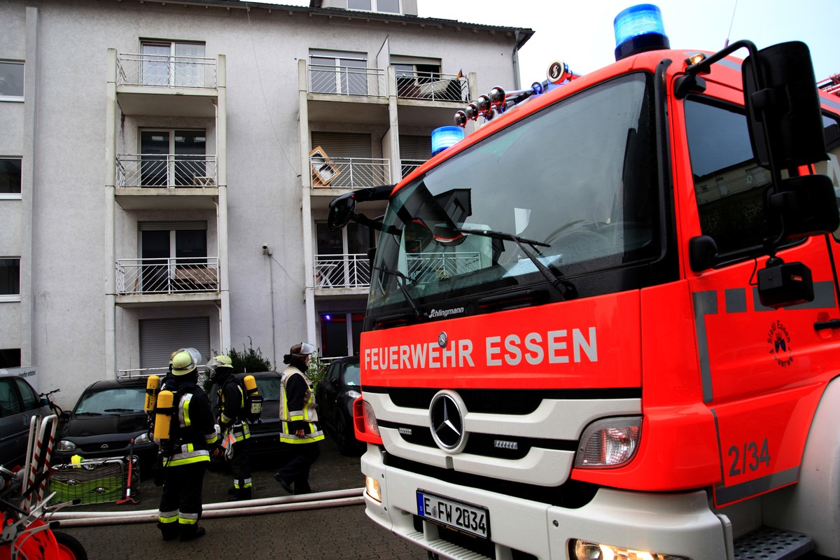 FW-E: Feuer im dritten Obergeschoss eines Hauses mit 47 Wohneinheiten, niemand verletzt