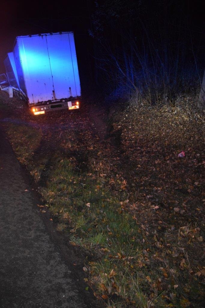 POL-NI: Lkw-Unfall auf Bundesstraße 65