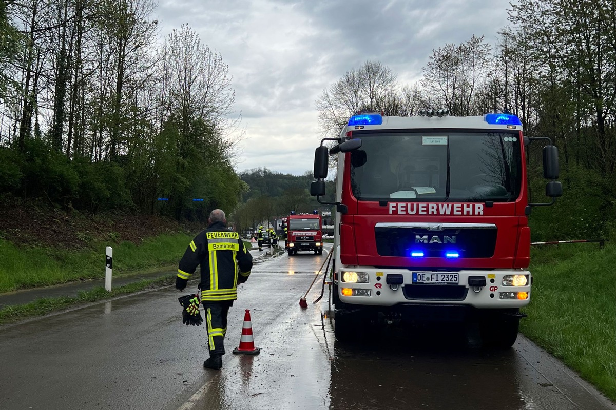 FW Finnentrop: Starkregen sorgt für überflutete Straßen und vollgelaufene Keller in der Gemeinde Finnentrop