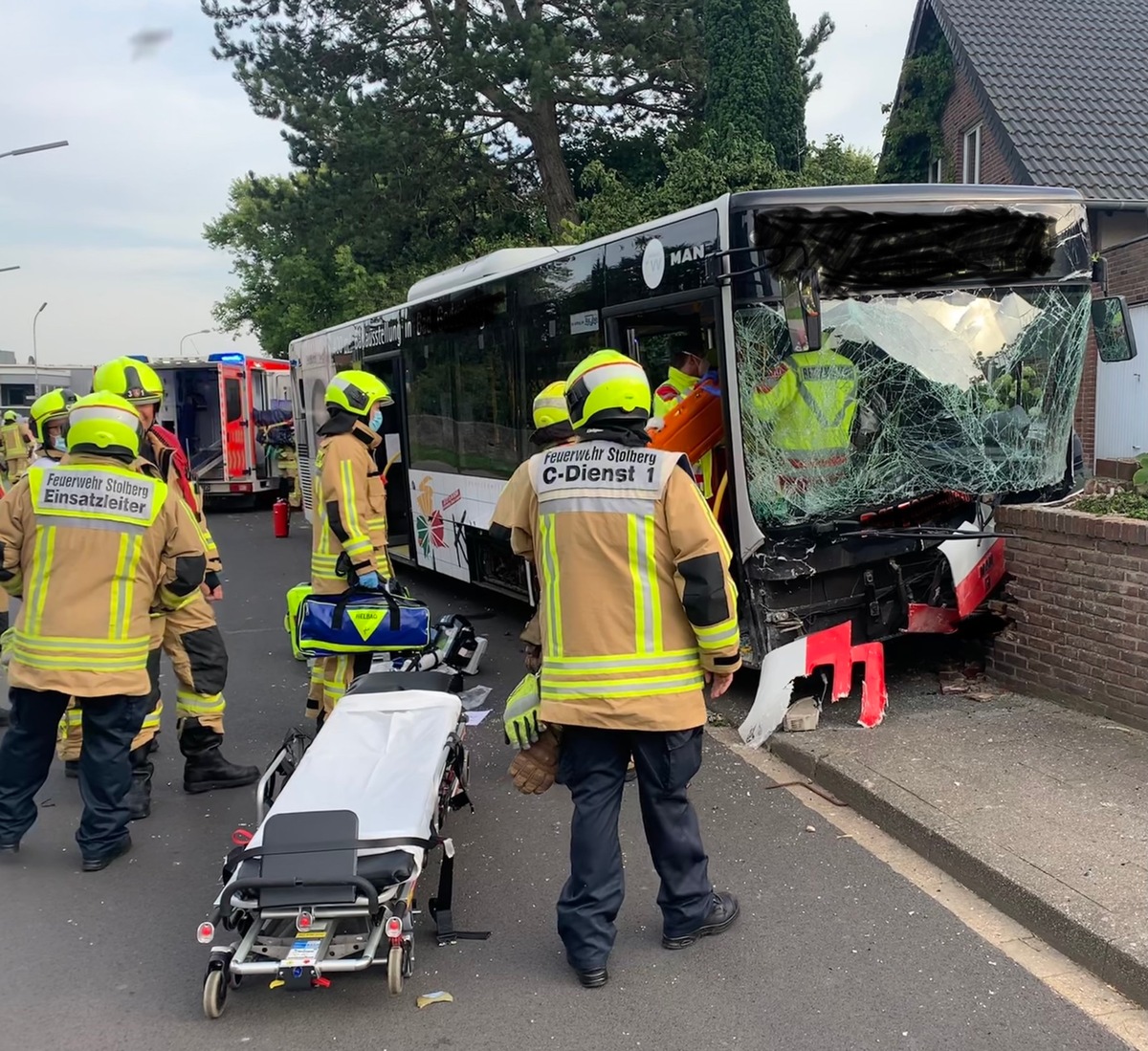 FW-Stolberg: Verkehrsunfall mit Bus