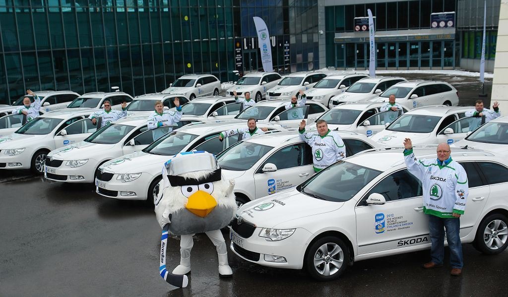 SKODA stellt offizielle Fahrzeugflotte der 2012 IIHF Eishockey-Weltmeisterschaft (BILD)