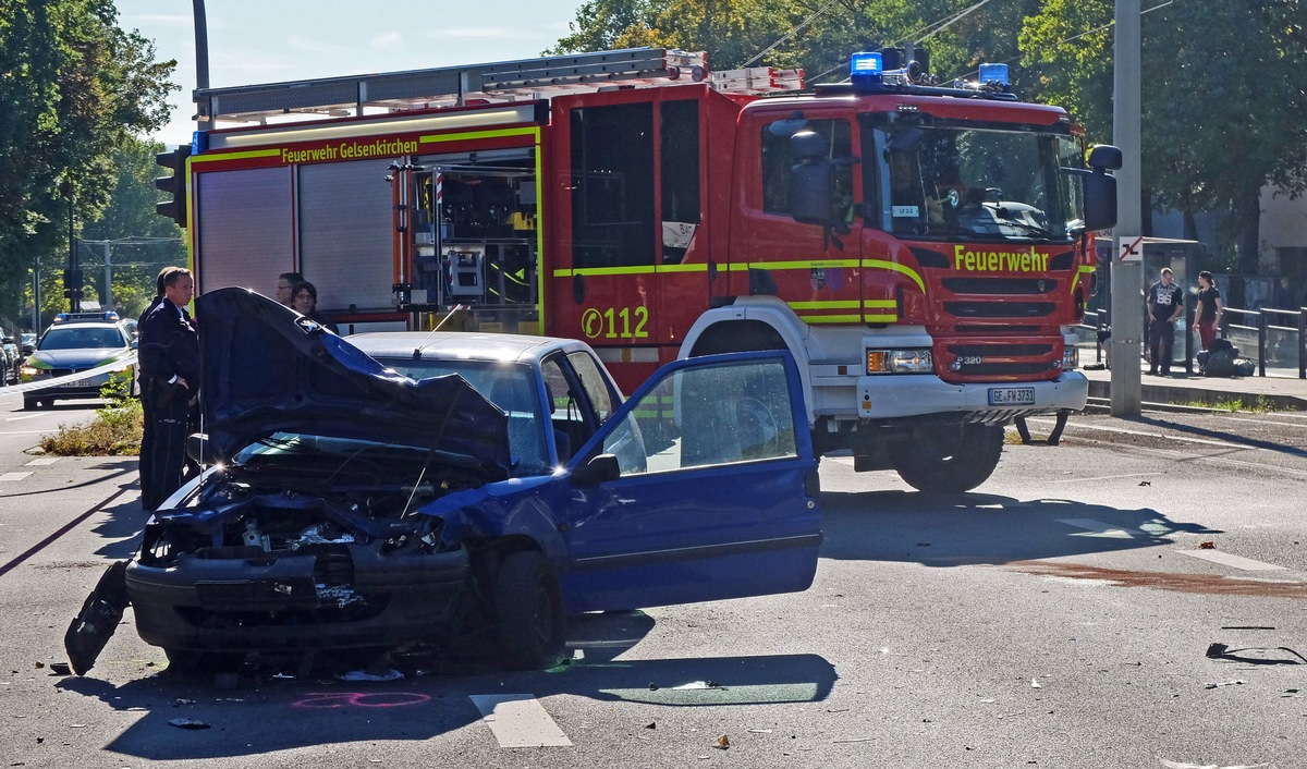 FW-GE: Verkehrsunfall in Buer fordert vier Verletzte