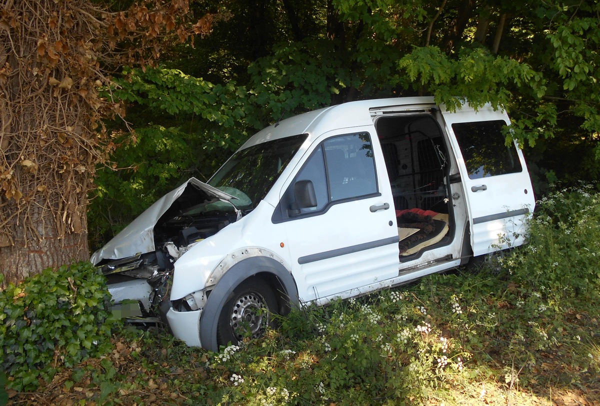 POL-ROW: ++ Junge Motorradfahrerin schwer verletzt ++ Zwei Verletzte nach Auffahrunfall ++ 83-Jährige durchschaut Enkeltrick ++ Vandalismus an der Fintauschule ++