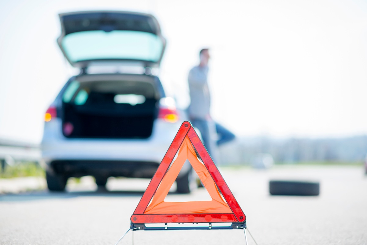 Durchschnittlich alle zehn Jahre eine Autopanne – mit ReifenDirekt.de wissen, was bei im Pannenfall zu tun ist!