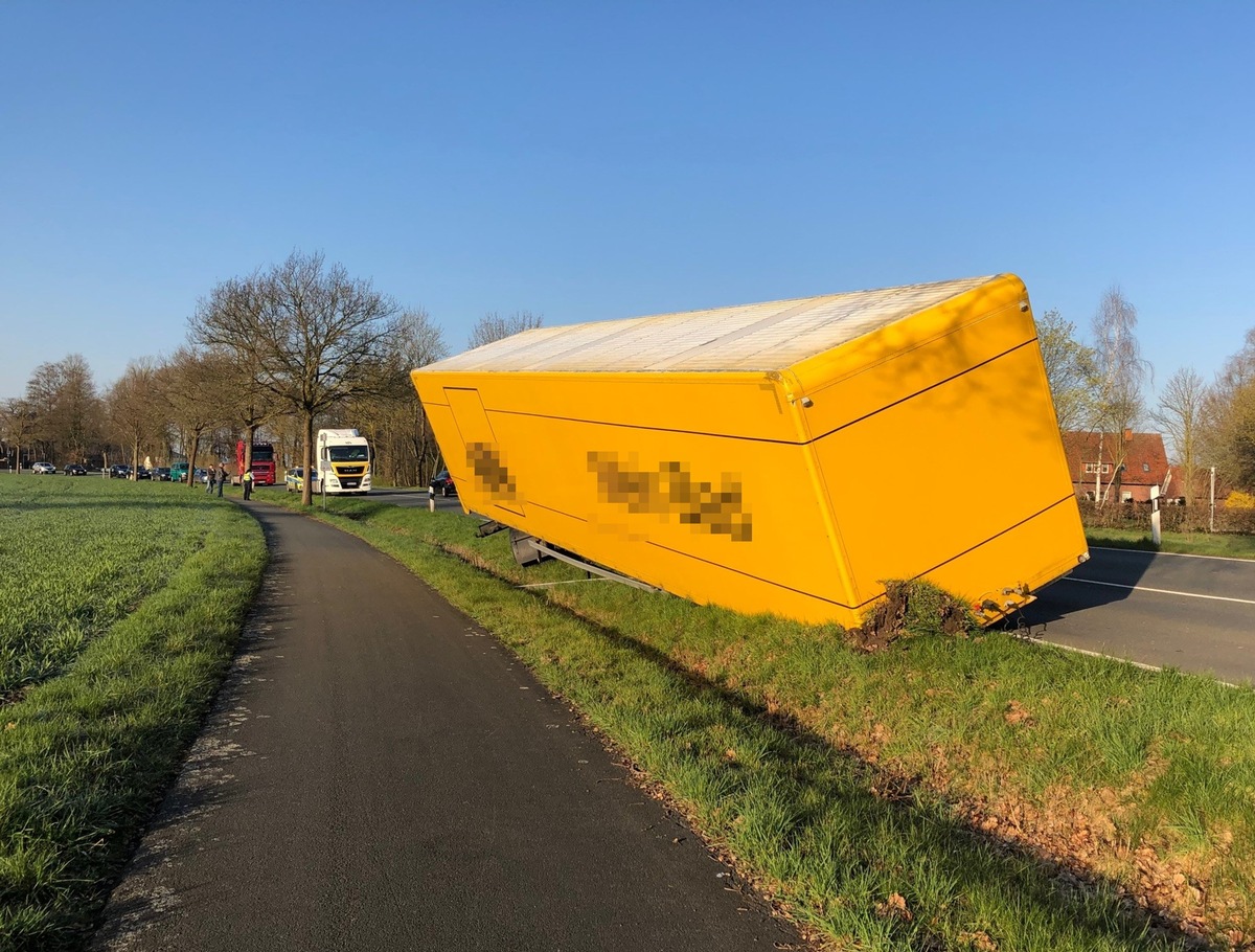 POL-PB: Sattelschlepper verliert Auflieger