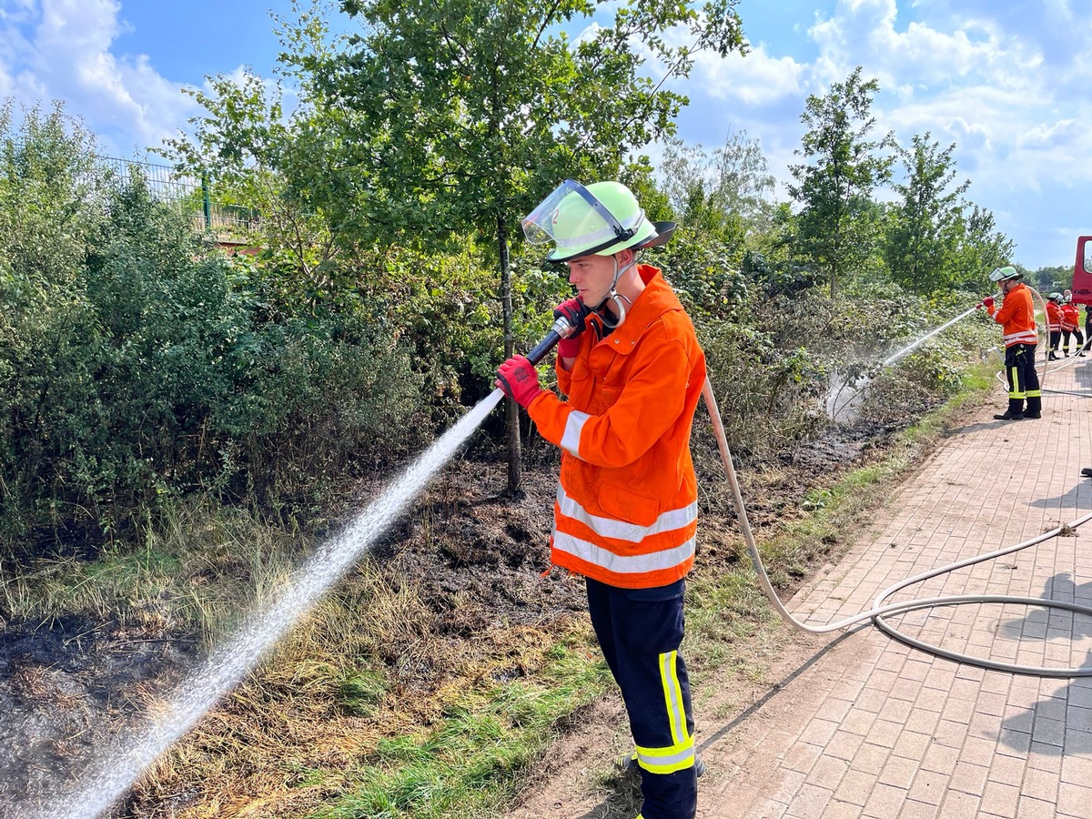 FW Celle: Böschungsbrand am Fuhserandweg