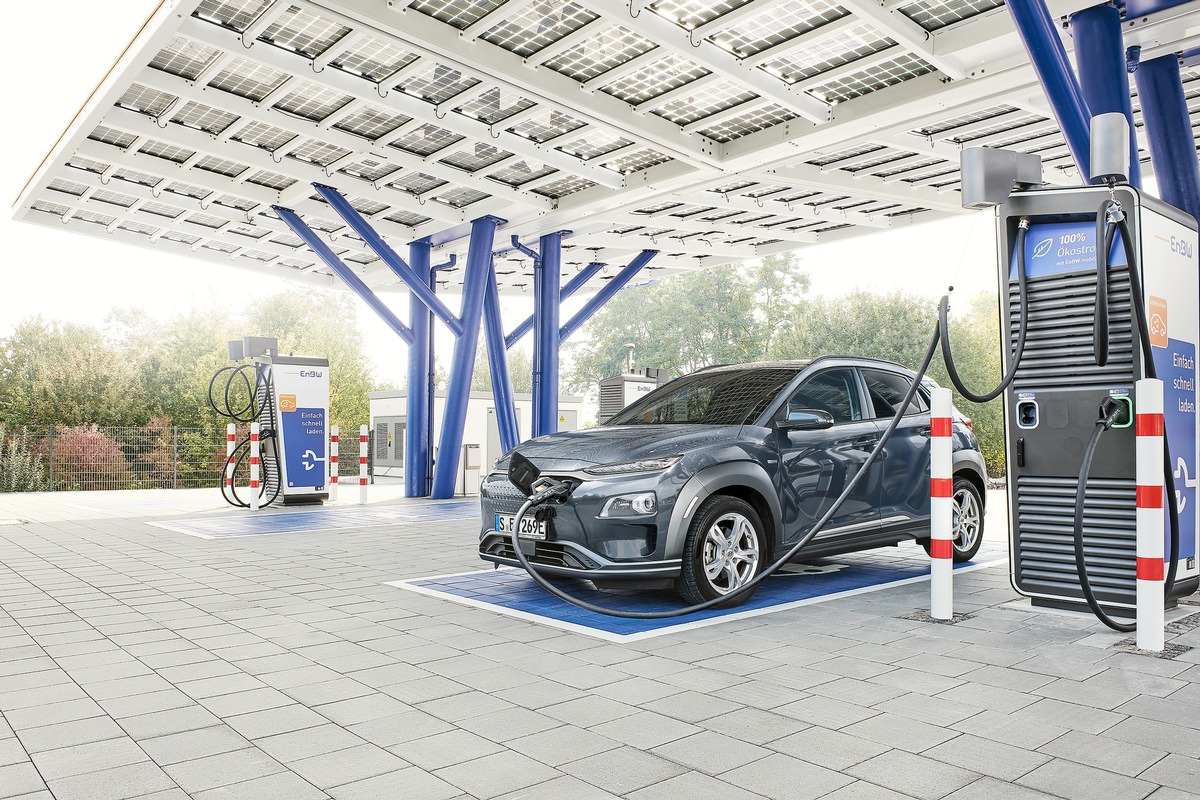 EnBW kurbelt E-Mobilitätsinitiative im Unternehmen an / Dienstwagenflotte wird komplett auf Elektro- und Hybrid-Modelle umgestellt - Mitarbeiter*innen leasen 560 E-Autos zu attraktiven Konditionen