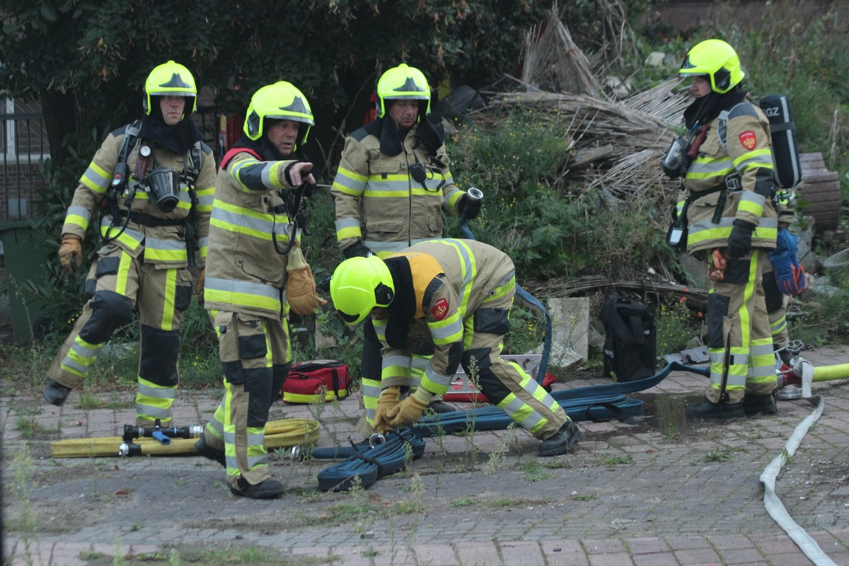 FW-KLE: Löschzug Rindern und Brandweer Millingen aan de Rijn üben grenzüberschreitende Zusammenarbeit