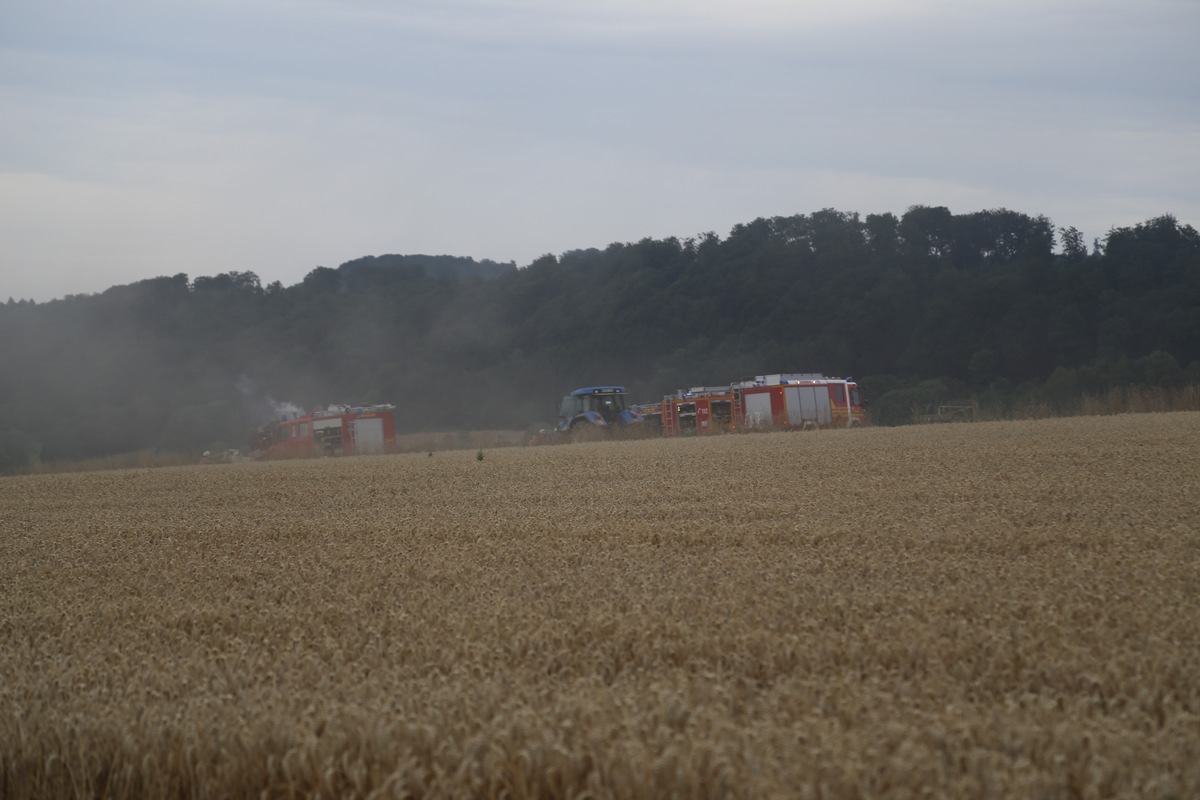 POL-HM: Brand eines Mähdreschers