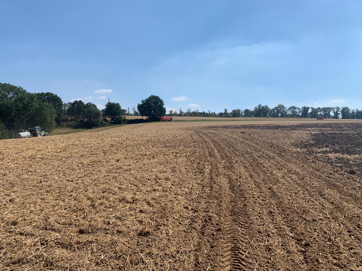 FW-MH: Größerer Flächenbrand in Menden-Holthausen und erhöhtes Einsatzaufkommen bei hochsommerlichen Temperaturen