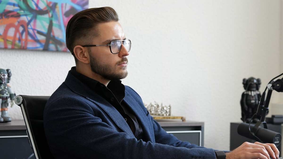 Lukas Kintzel von eCom Orbit klärt auf: So lässt sich KI im E-Commerce einbinden