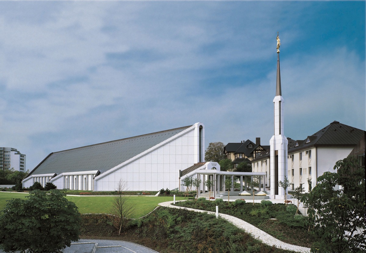 Tage der offenen Tür im Frankfurt-Tempel der Kirche Jesu Christi der Heiligen der Letzten Tage