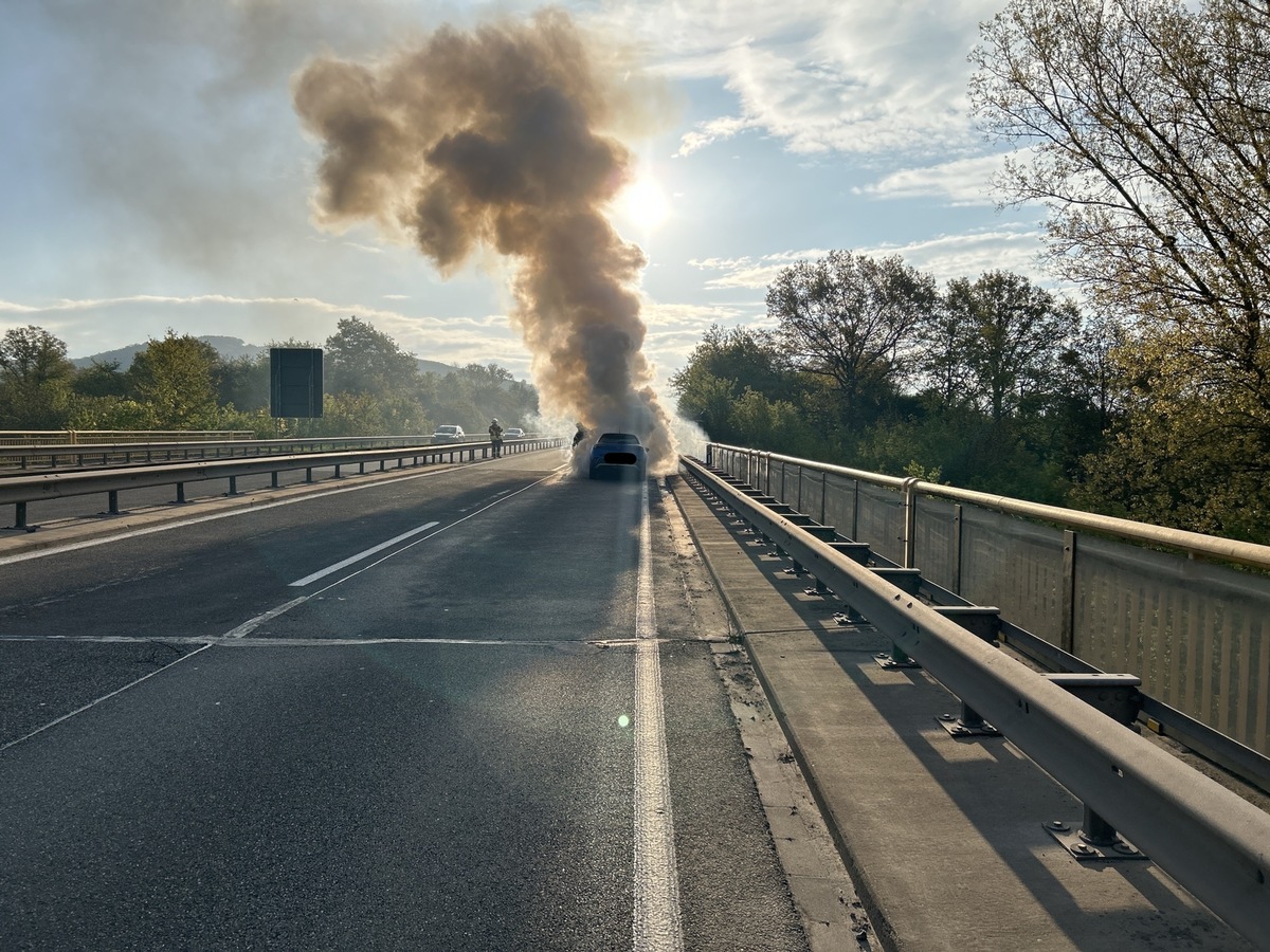 POL-PDKH: Vollbrand eines PKW auf der B41