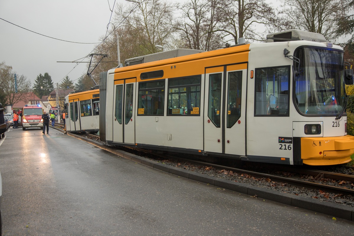 POL-PPMZ: Straßenbahn entgleist vor Mainzer Grundschule - 29 Verletzte