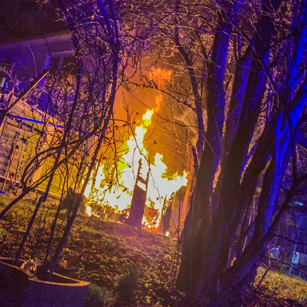 FW-Stolberg: Gartenlaube in Vollbrand