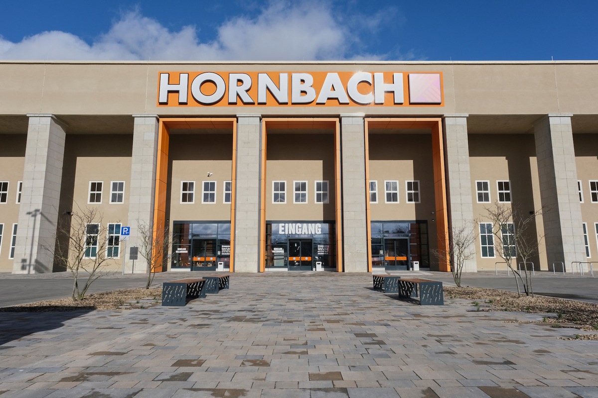 Tradition trifft Moderne: HORNBACH eröffnet neuen Bau- und Gartenmarkt auf dem Alten Messegelände in Leipzig