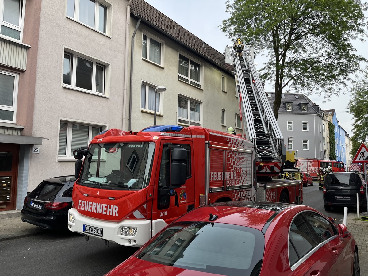 FW-E: Wohnungsbrand in der Hagenaustraße - Person aus verrauchter Wohnung gerettet