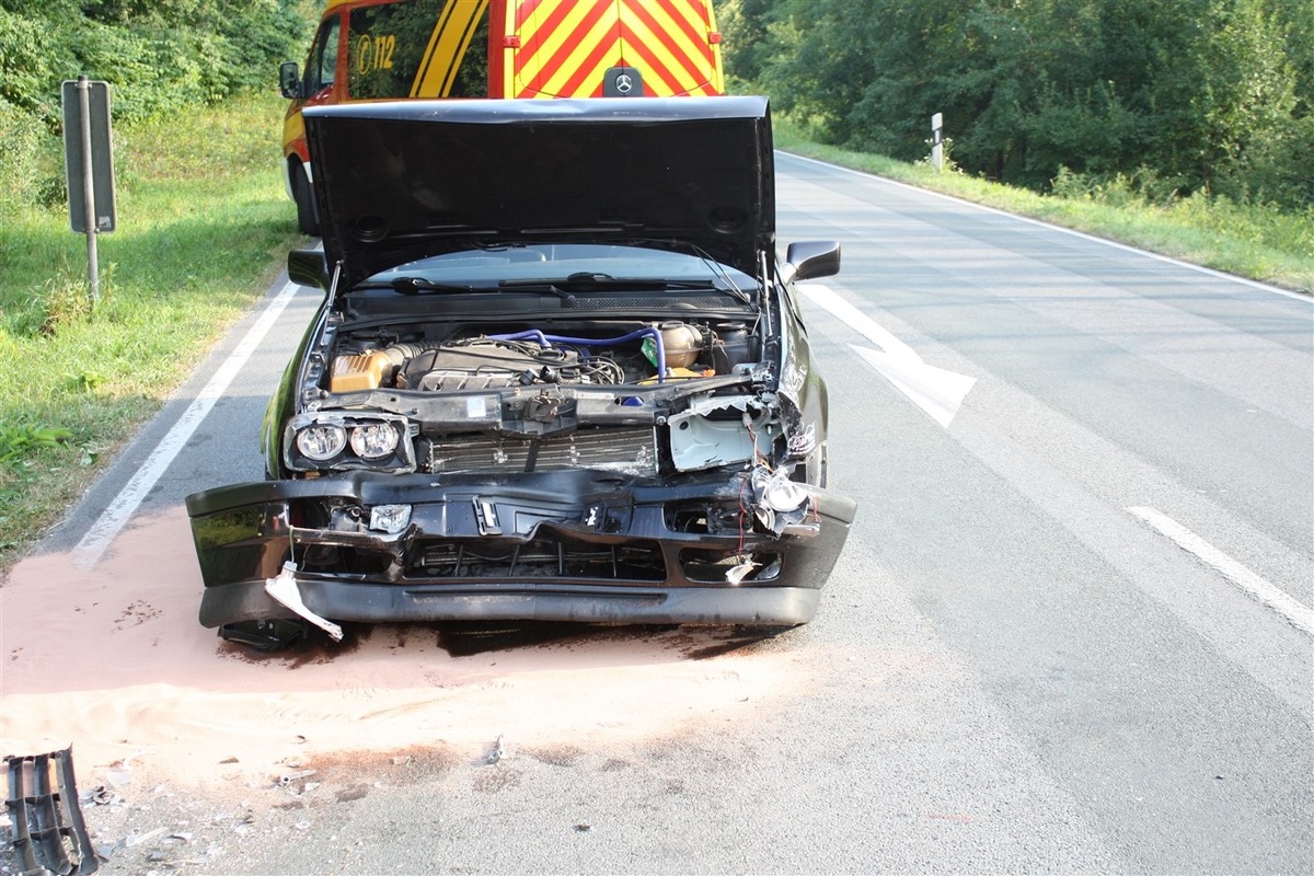 POL-HX: Drei Fahrzeuge bei Unfall beschädigt